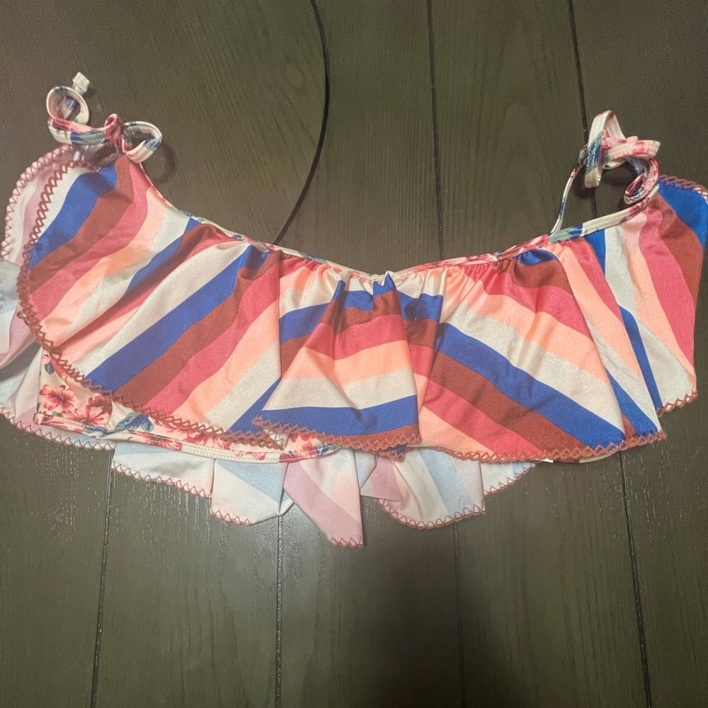 Swimsuit top with adjustable straps (Size XL)